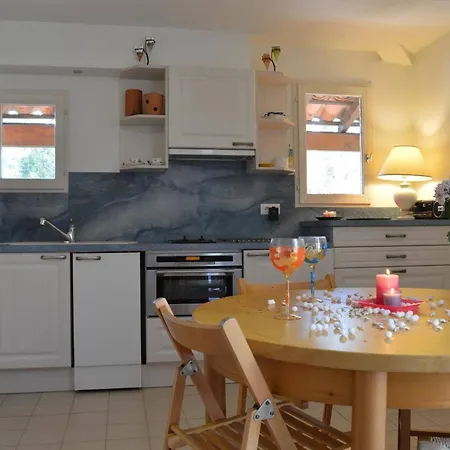 Apartamento Agreable T2 Avec Piscine & Parking, Pres - Fr-1-226a-197